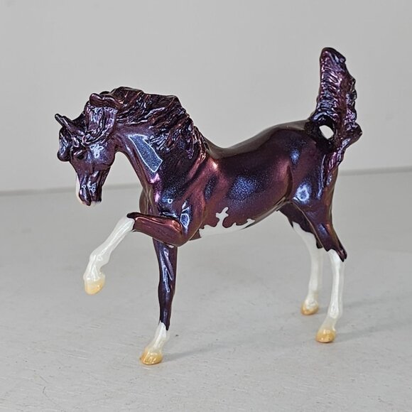 Breyer Twist Christmas Stablemate 2022 Merry N Bright Limited Edition Blind Bag - Picture 4 of 8